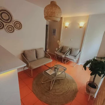 Avra Μασάζ Βούρβαχη 6 Αθήνα